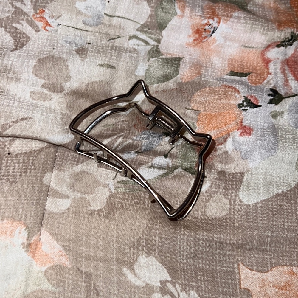 Cat claw clip